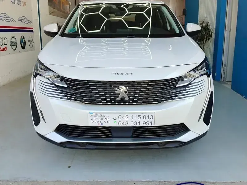 Usado Peugeot 3008 Active 130 CV (95 kW) 2020 Blanco SUV