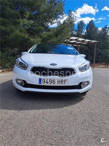 Blanco Usado 2013 Kia Ceed Berlina | 7990 € (Un poco caro) - Imagen 1/4