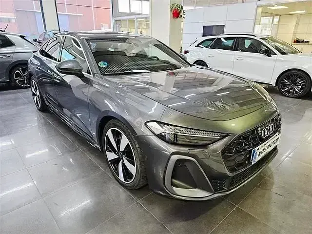 Käytetty Audi A5 S-Line 204 HP (150 kW) 2024 Harmaa Sedan