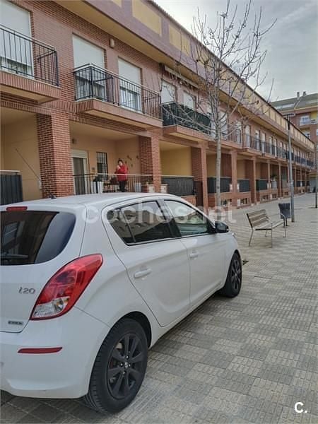 Usado Hyundai i20 75 CV (55 kW) 2014 Blanco Berlina