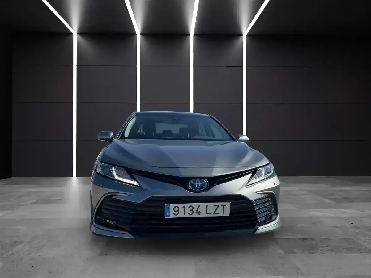 Usado Toyota Camry Advance 218 CV (160 kW) 2022 Gris Berlina