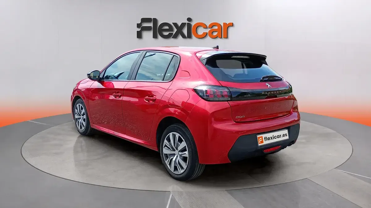 Usado Peugeot 208 Active 101 CV (74 kW) 2023 Rojo Utilitario