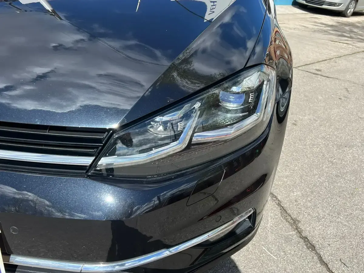 Usado VW Golf VII Sport 150 CV (110 kW) 2019 Negro Utilitario