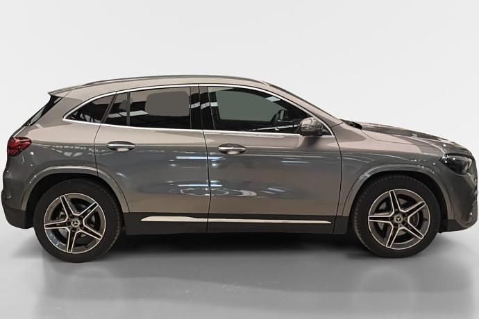 Usado Mercedes GLA200 150 CV (110 kW) 2025 Gris SUV