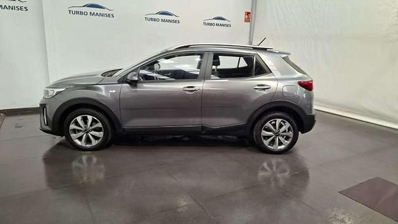 Usado Kia Stonic 84 CV (61 kW) 2024 Gris SUV
