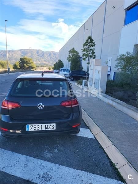 Usado VW Golf VII Advance 110 CV (80 kW) 2018 Gris / plata Berlina