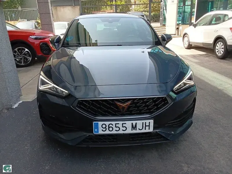 Usado Cupra Leon 150 CV (110 kW) 2023 Gris / plata Berlina