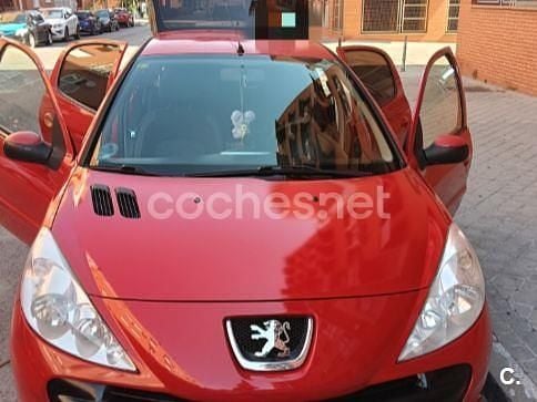 Usado Peugeot 206+ 75 CV (55 kW) 2011 Rojo Utilitario