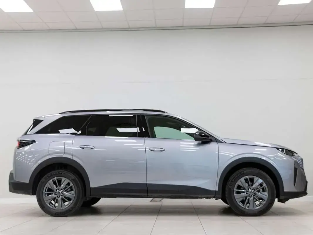 Nuevo Peugeot 5008 Allure 145 CV (106 kW) 2025 Gris SUV