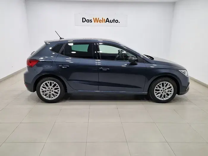 Usado Seat Ibiza FR 115 CV (84 kW) 2025 Gris Utilitario