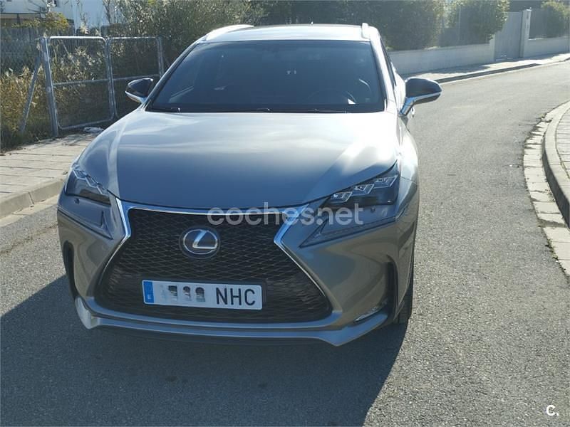 Usado Lexus NX300h Sport Line 197 CV (144 kW) 2017 Gris / plata SUV