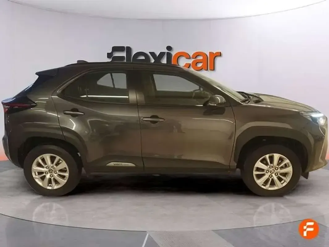 Usado Toyota Yaris Cross Active 116 CV (85 kW) 2025 Gris SUV