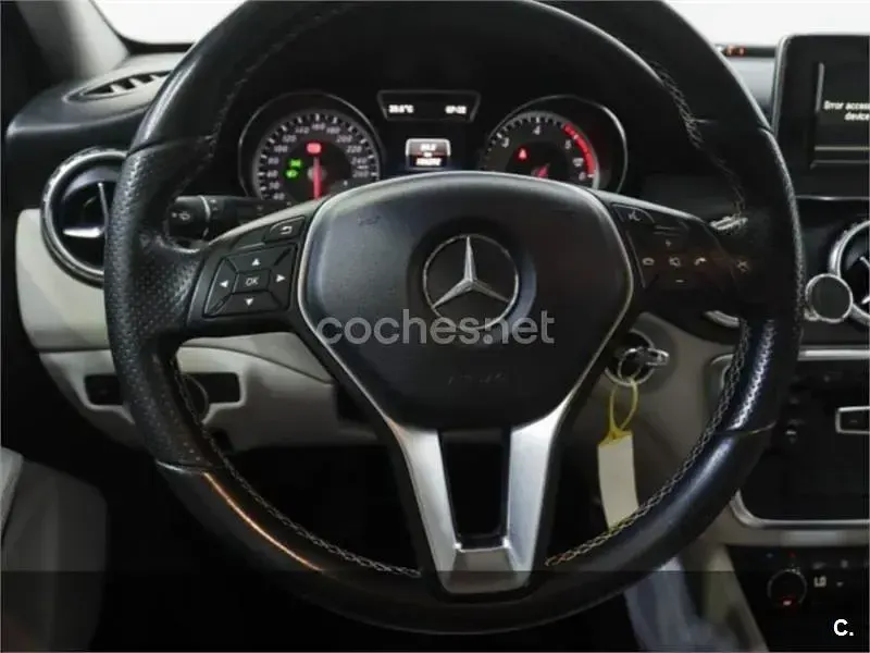 Usado Mercedes GLA200 Urban 136 CV (100 kW) 2015 Gris / plata SUV