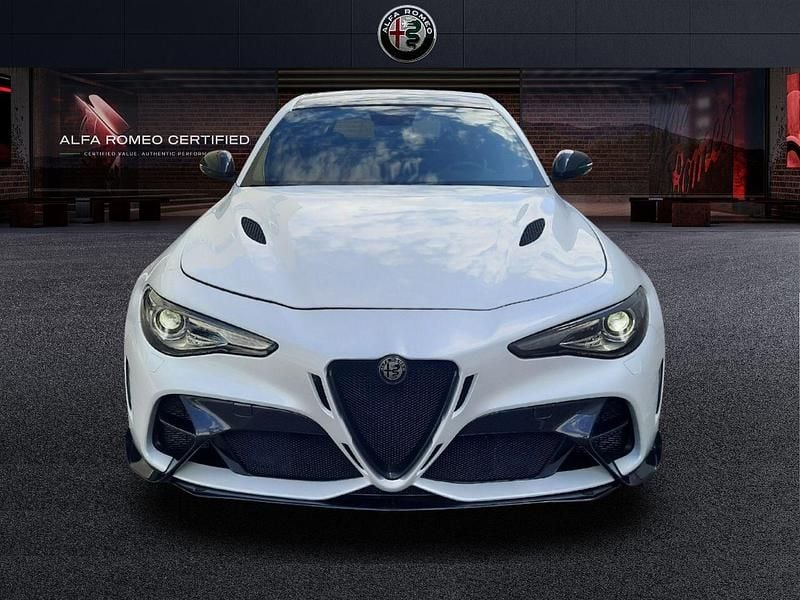 Usado Alfa Romeo Giulia 547 CV (402 kW) 2022 Blanco Berlina