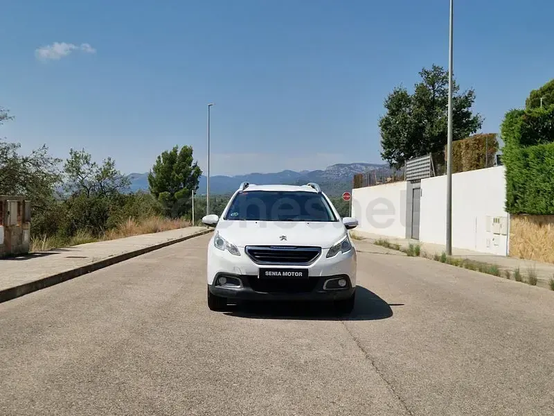 Usado Peugeot 2008 Active 92 CV (67 kW) 2014 Blanco SUV