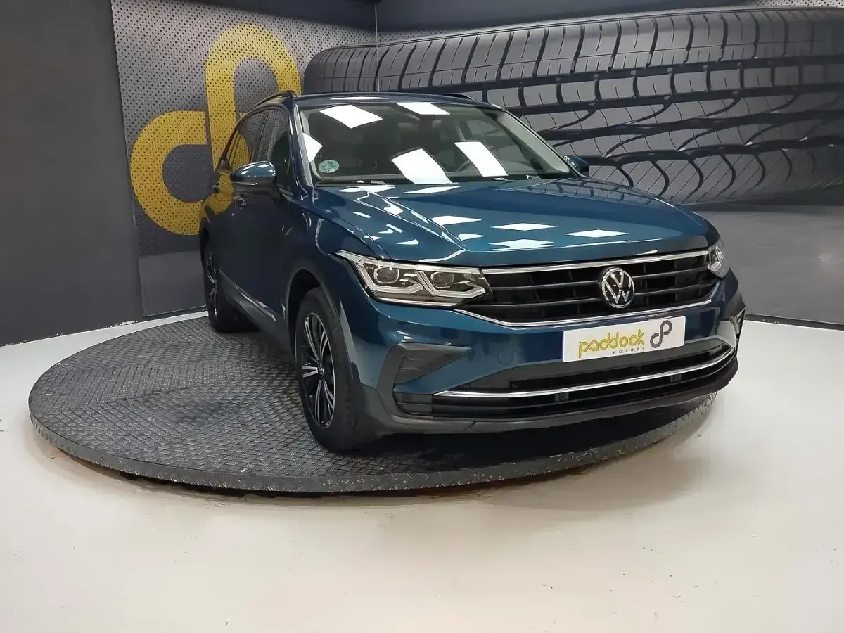 Usado VW Tiguan Life 150 CV (110 kW) 2022 Azul SUV