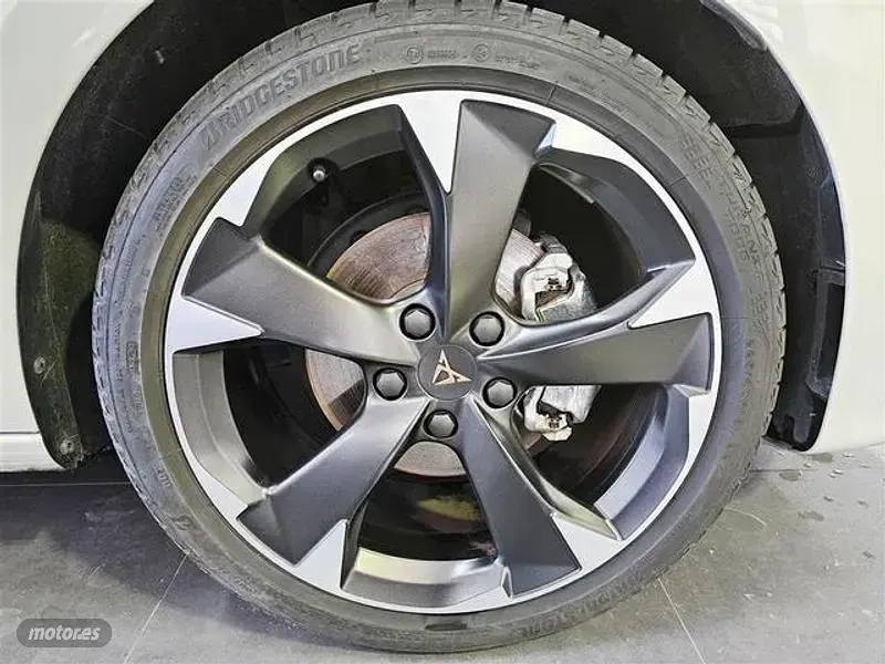 Usado Cupra Leon 150 CV (110 kW) 2025 Gris Berlina