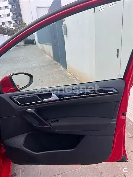 Usado VW Golf Sportsvan Advance 125 CV (91 kW) 2016 Rojo Monovolumen