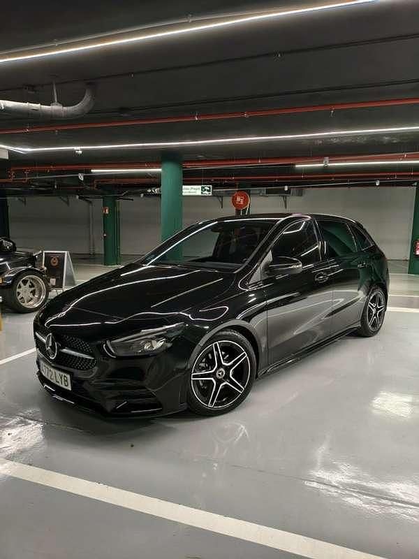 Usado Mercedes B180 116 CV (85 kW) 2022 Negro Monovolumen