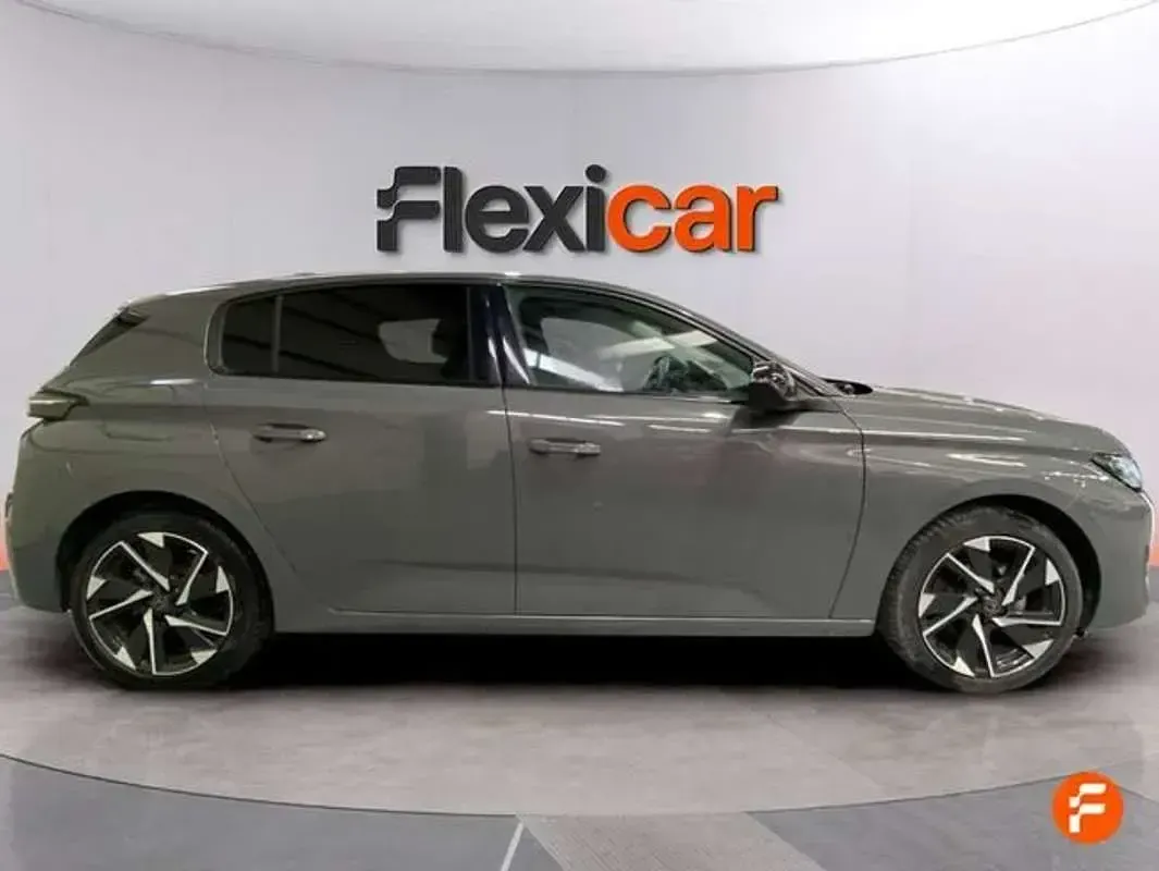 Usado Peugeot 308 Allure 131 CV (96 kW) 2024 Gris Utilitario