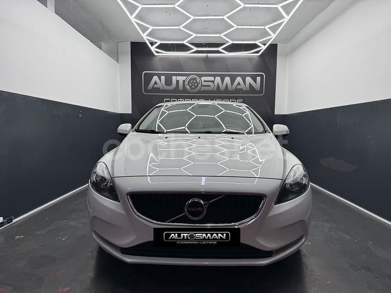Usado Volvo V40 Kinetic 120 HP (88 kW) 2017 Branco Sedan