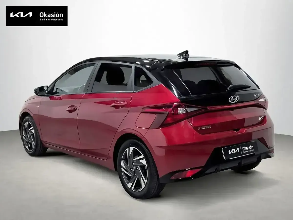 Usado Hyundai i20 100 CV (73 kW) 2021 Rojo Utilitario