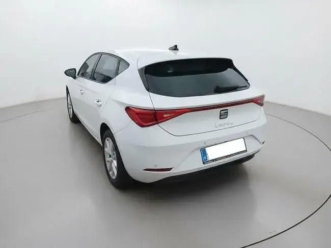 Usado Seat Leon Style 116 CV (85 kW) 2021 Blanco Utilitario