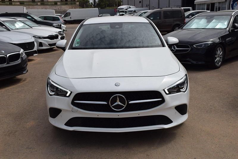 Usado Mercedes CLA180 Shooting Brake 115 CV (84 kW) 2022 Blanco Familiar