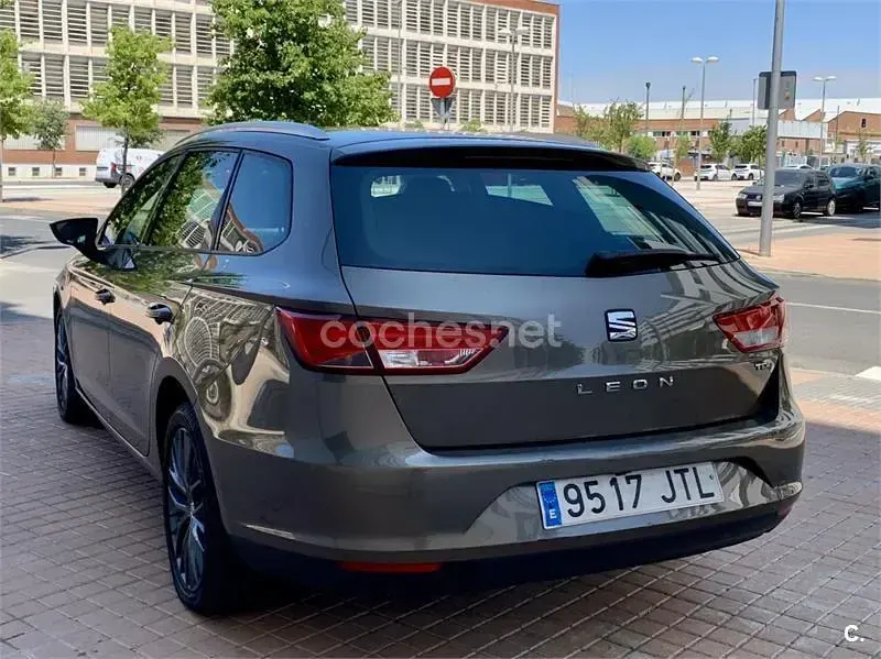 Usado Seat Leon ST CONNECT 110 CV (80 kW) 2016 Beige Familiar