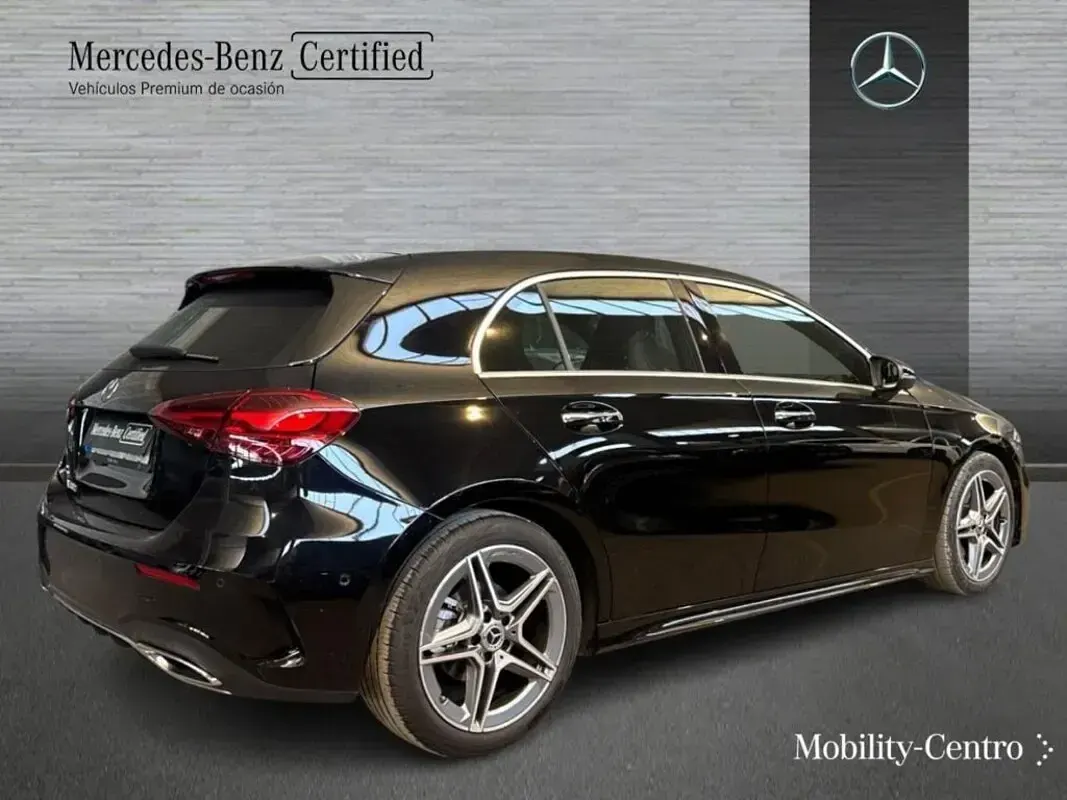 Usado Mercedes A180 116 CV (85 kW) 2024 Negro noche Berlina