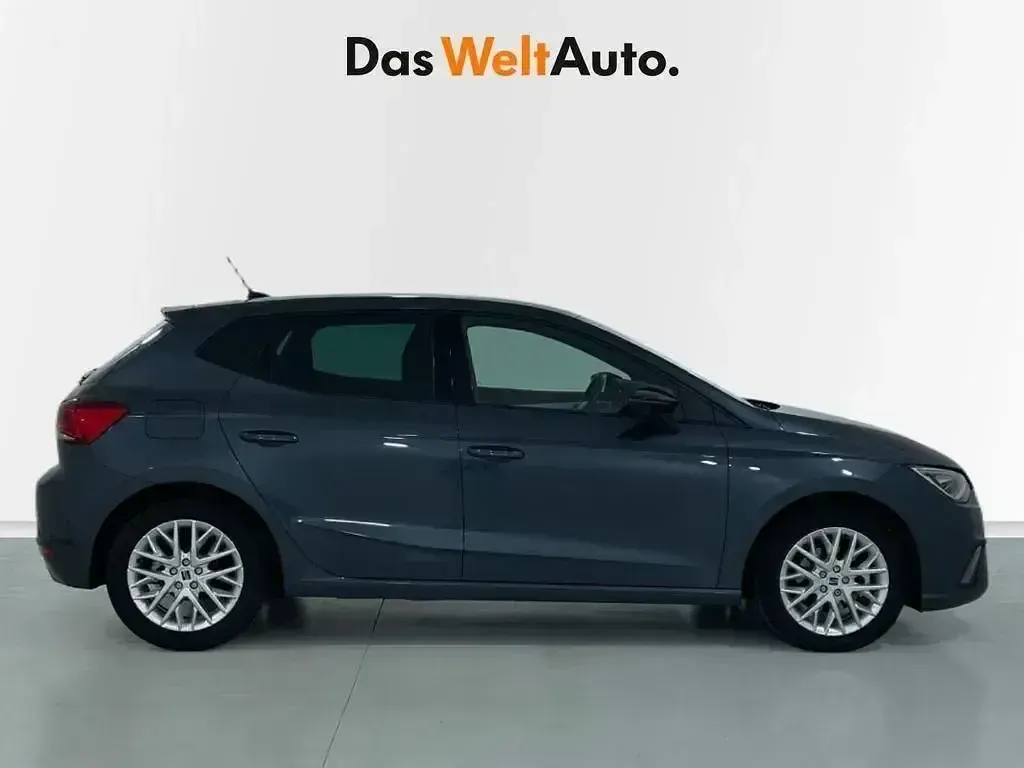 Usado Seat Ibiza FR 115 CV (84 kW) 2025 Gris Utilitario