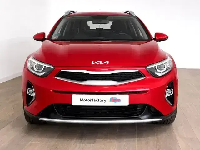 Usado Kia Stonic 101 CV (74 kW) 2021 Burdeos SUV