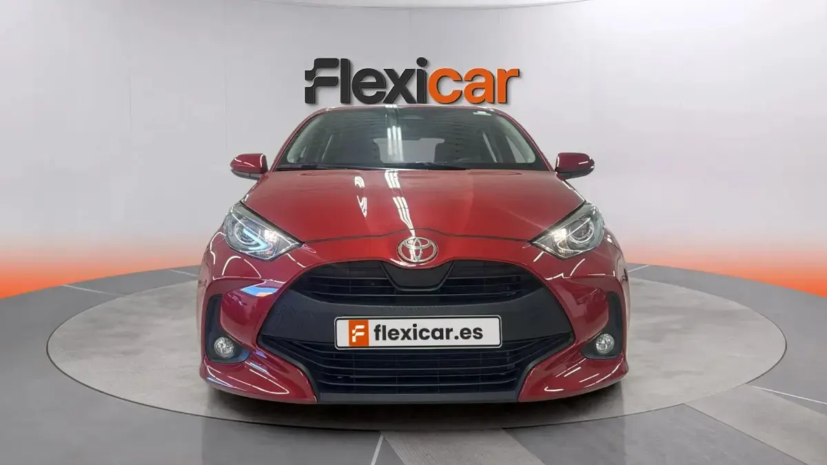 Usado Toyota Yaris Hybrid Active 116 CV (85 kW) 2025 Rojo Berlina