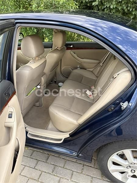 Azul Usado 2004 Toyota Avensis Executive Berlina | 3000 € (Precio justo) - Imagen 1/4
