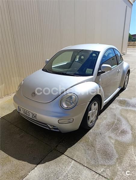 Usado VW New Beetle 102 CV (75 kW) 2000 Gris / plata Utilitario