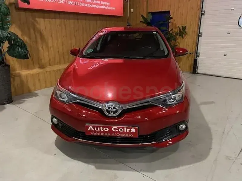 Usado Toyota Auris Active 116 CV (85 kW) 2016 Granate Berlina