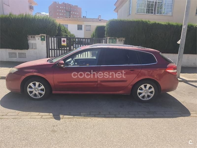 Usado Renault Laguna III Dynamique 130 CV (95 kW) 2011 Granate Familiar