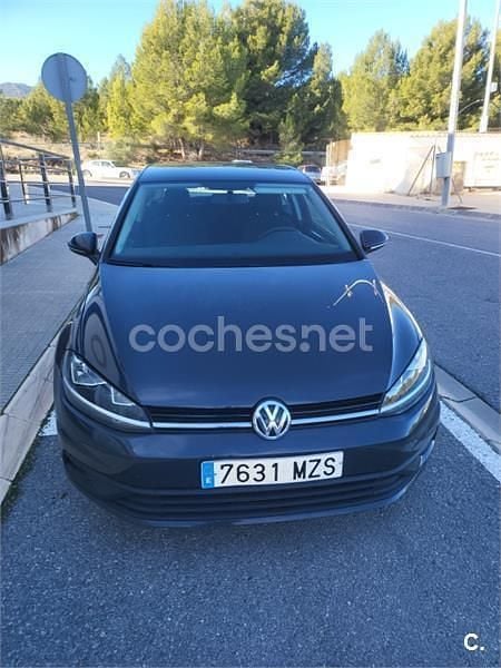 Usado VW Golf VII Advance 110 CV (80 kW) 2018 Gris / plata Berlina