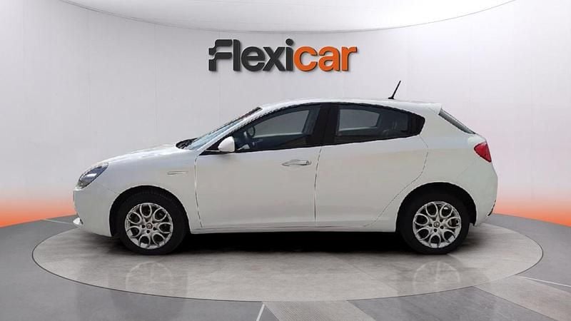 Usado Alfa Romeo Giulietta Tech Edition 120 CV (88 kW) 2019 Blanco Utilitario