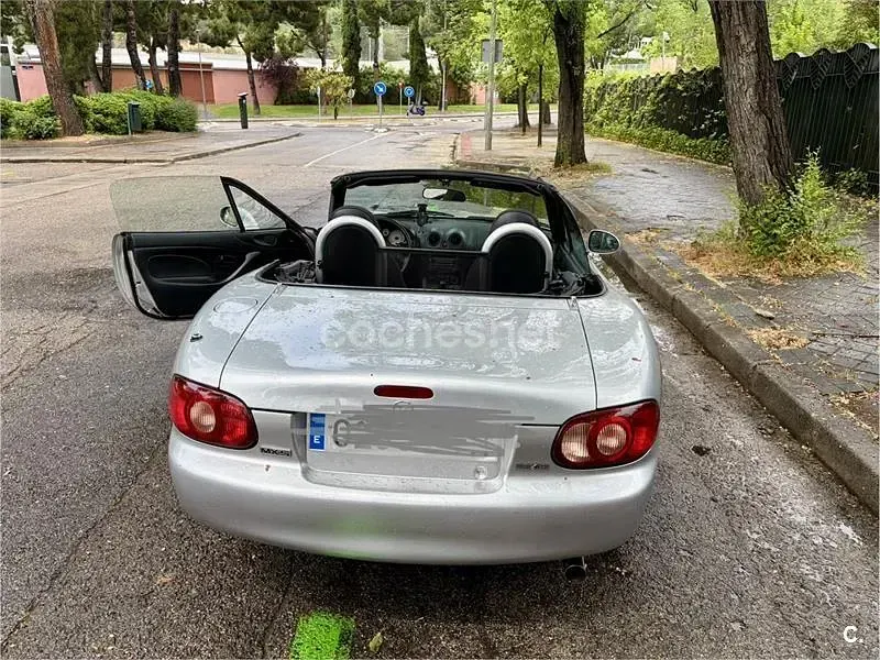 Usado Mazda MX5 Touring 110 CV (80 kW) 2002 Gris / plata Descapotable