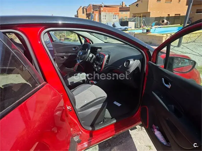 Usado Renault Captur XMOD 120 CV (88 kW) 2017 Rojo SUV