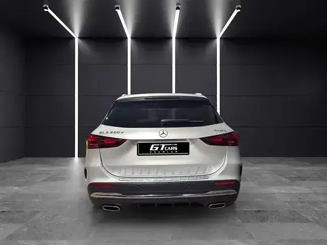 Usado Mercedes GLA220 AMG 190 CV (139 kW) 2023 Gris / plata SUV