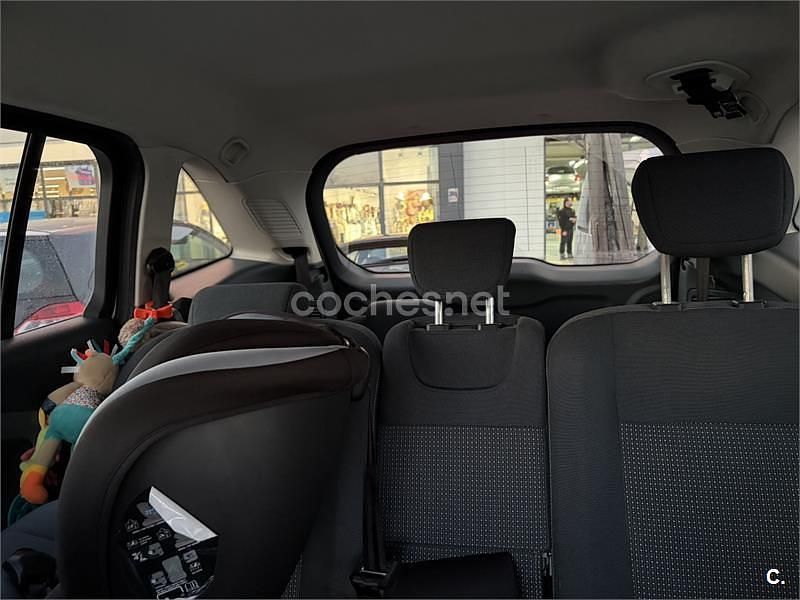 Usado Ford Grand C-Max Trend 125 CV (91 kW) 2014 Blanco Monovolumen