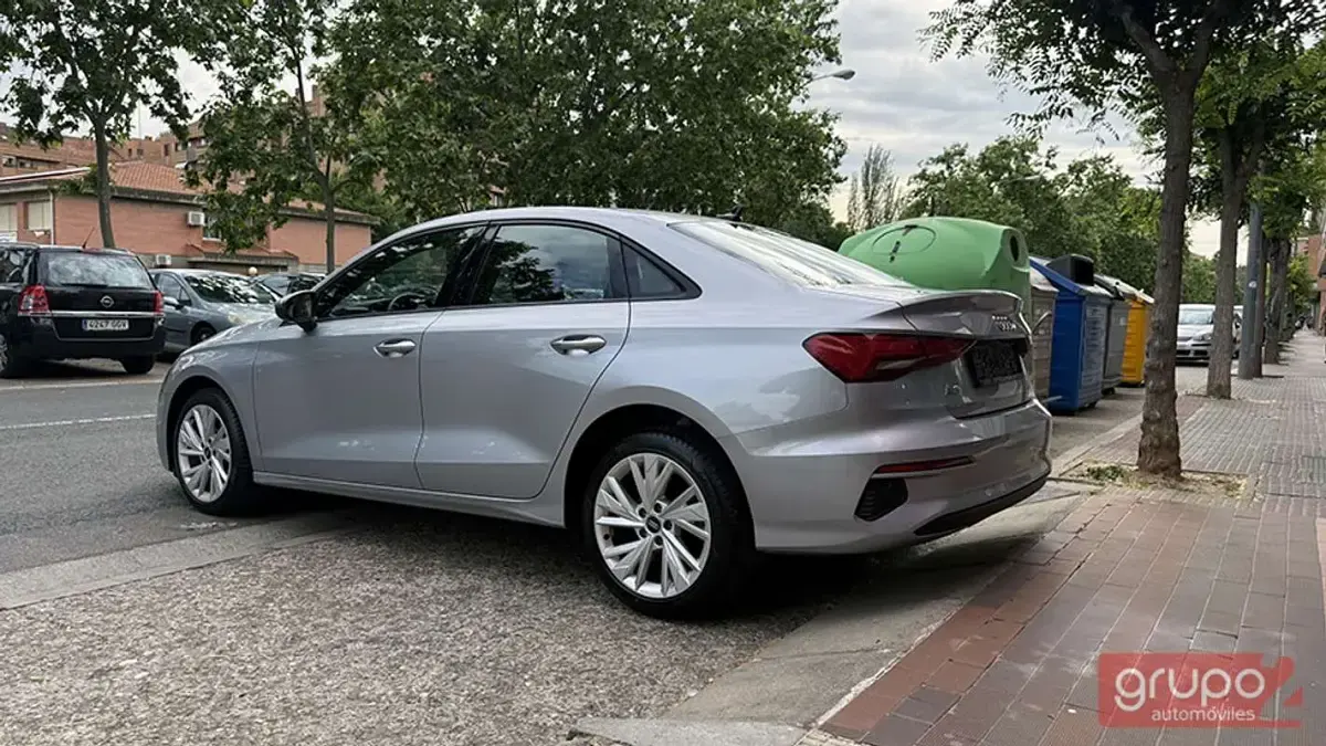 Usado Audi A3 116 CV (85 kW) 2023 Plateado Berlina