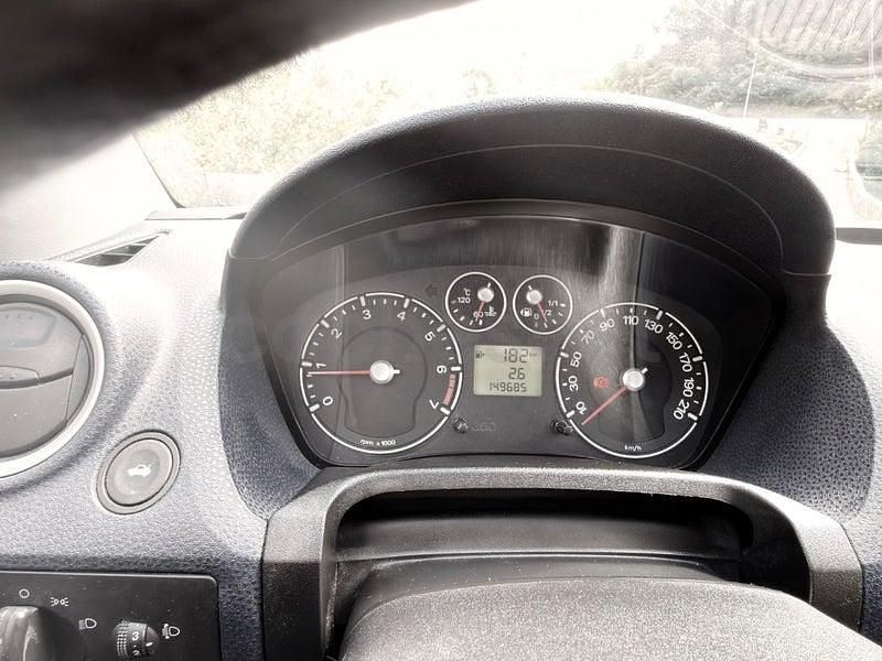 Usado Ford Fiesta Ambiente 70 CV (51 kW) 2007 Blanco Utilitario