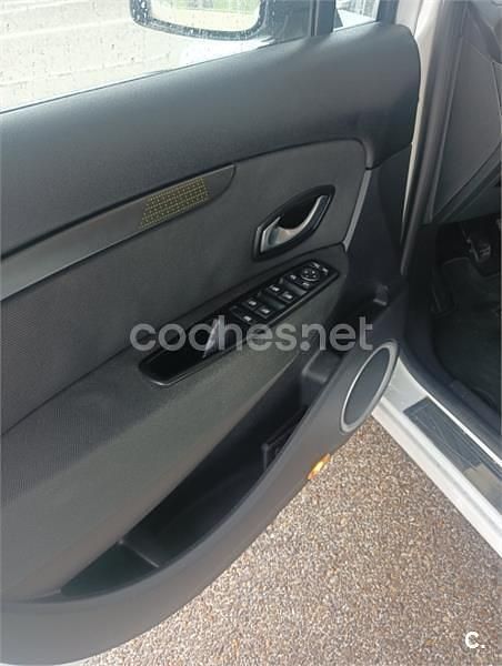 Usado Renault Scénic III Dynamique 110 CV (80 kW) 2011 Blanco Monovolumen