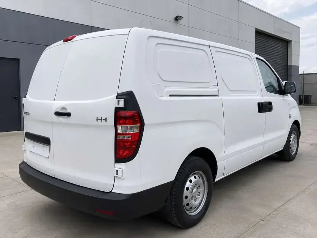 Usado Hyundai H-1 116 CV (85 kW) 2011 Blanco Monovolumen