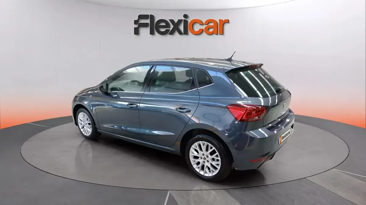 Usado Seat Ibiza 116 CV (85 kW) 2024 Gris Utilitario