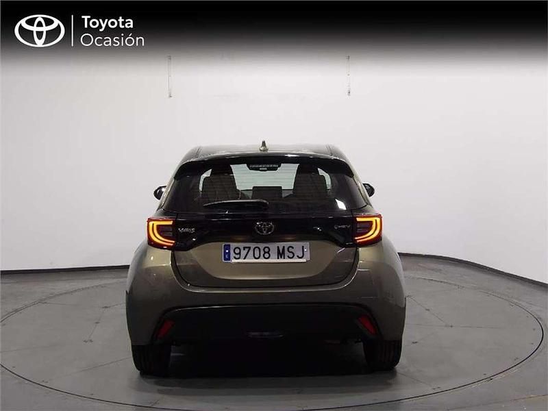 Usado Toyota Yaris Hybrid Active 116 CV (85 kW) 2024 Negro Utilitario