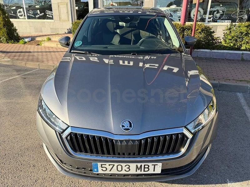 Usado Skoda Octavia Ambition 116 CV (85 kW) 2022 Gris / plata Berlina
